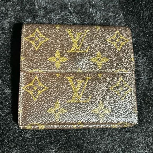 Vintage (GUC) LV wallet monogram unisex wallet 🤎 add a chain and it’s a purse